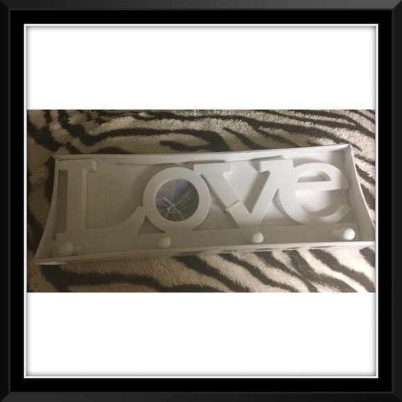 Brand New Love Photo Frame with Hooks - Picture 3 of 4